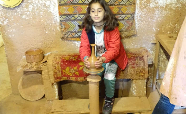 Vanlı Eda Nur, resmettiği Kapadokya’yı gezdi