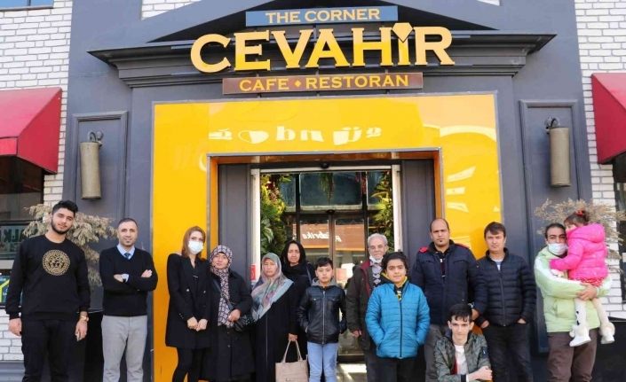 Cevahir Kafe Restoran engellileri ağırladı