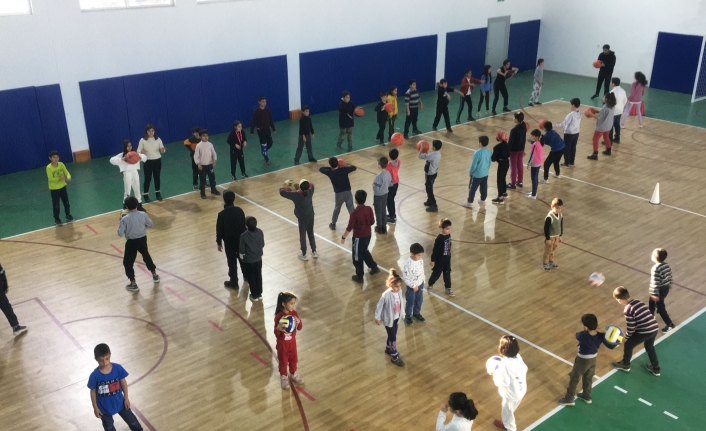 Edremit Belediyesi Gençleri sporla buluşturuyor