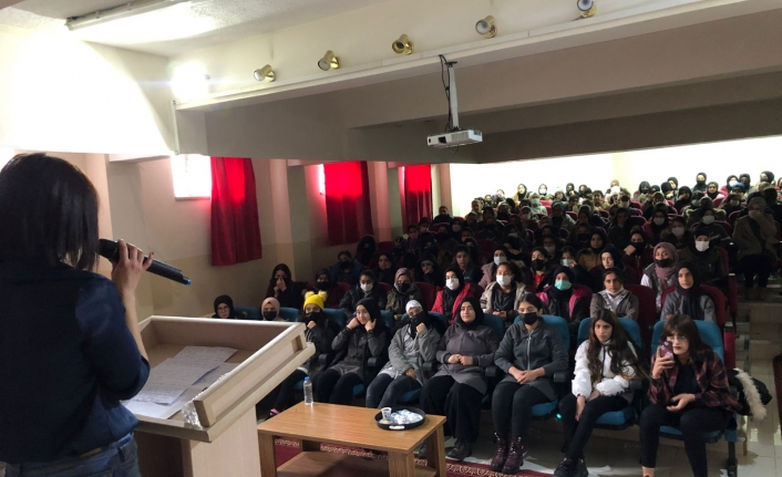 İpekyolu Belediyesi eğitim seminerlerini sürdürüyor