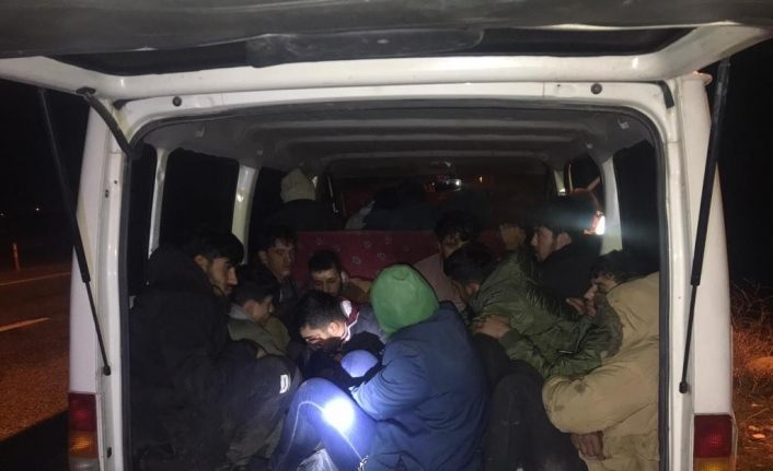 Muradiye’de 19 düzensiz göçmen yakalandı