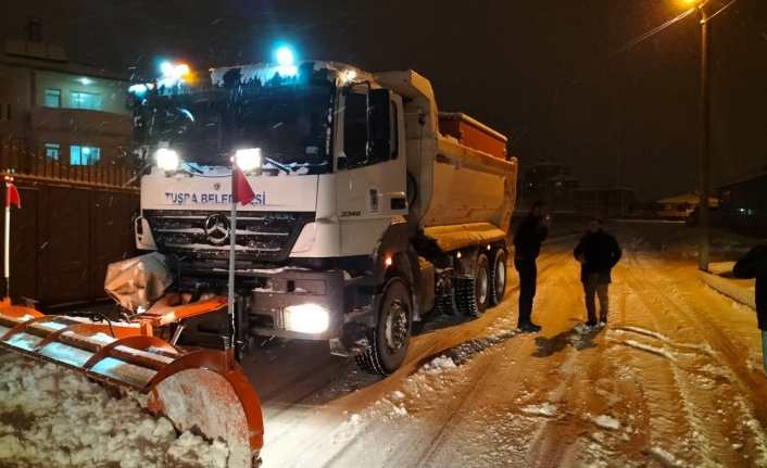 Tuşba Belediyesi’nden kar mesaisi