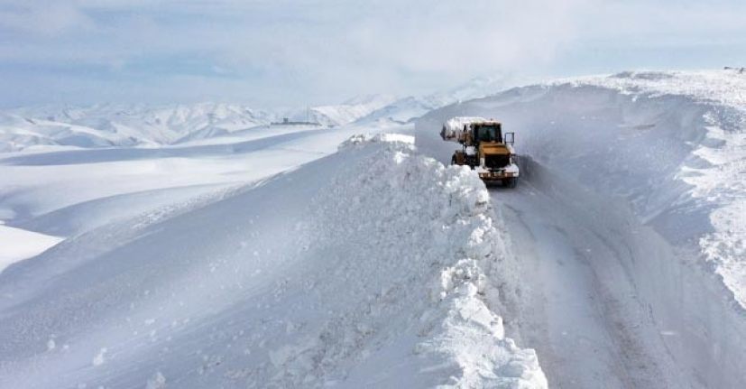 Van’da 49 yerleşim yerinin yolu ulaşıma kapandı