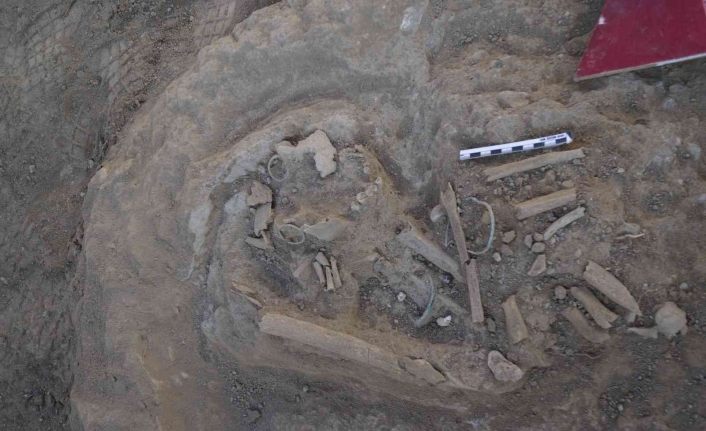 Van’da ilk kez Pers İmparatorluğu’na ait mezar bulundu