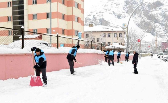 Çatak Belediyesinden karla mücadelede çalışması