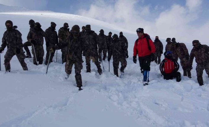 Çığ bölgesindeki canlar polise emanet