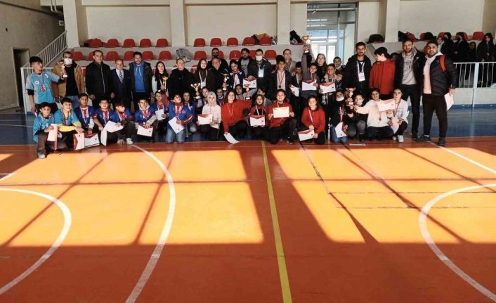Fevzi Şengül Ortaokulu Dart il birincisi oldu