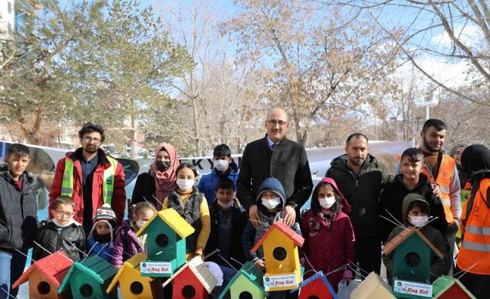 İpekyolu Belediyesinden kuşlara sıcak yuva