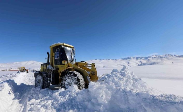 Van Büyükşehir Belediyesinin karla mücadelesi sürüyor