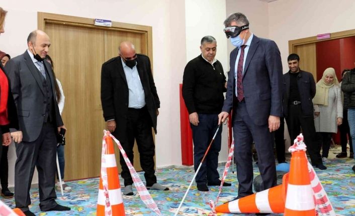 Van Büyükşehir’den ’Beyaz Baston Haftası’nda miniklere farkındalık eğitimi