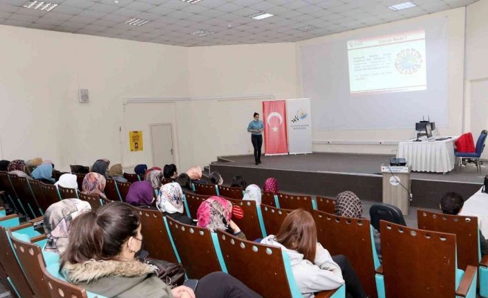 Van Büyükşehir’in aileleri bilinçlendirme seminerleri sürüyor