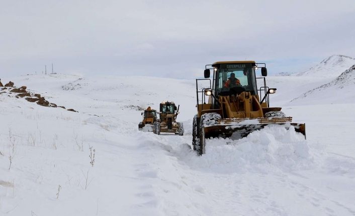 Van’da 125 yerleşim yerinin yolu ulaşıma kapandı