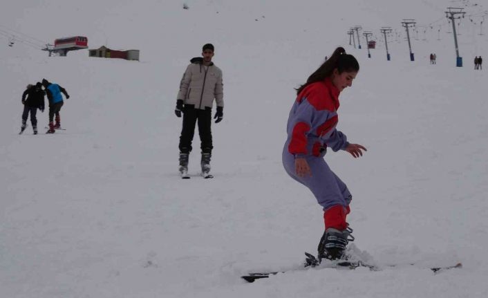 Van’da 3 yılın ardından kayak sezonu açıldı