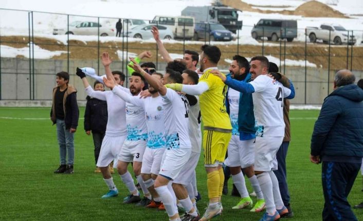 Başkale Gençlikspor, Van Büyükşehir Belediyespor’u 2-1 mağlup etti