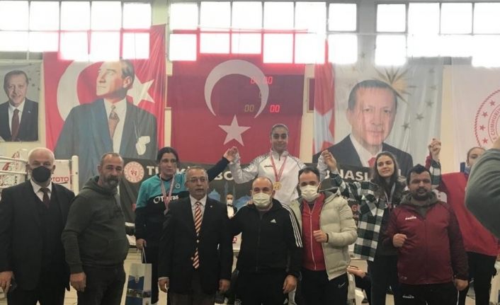 Edremitli Boksör Yaren Düztaş Türkiye şampiyonu oldu