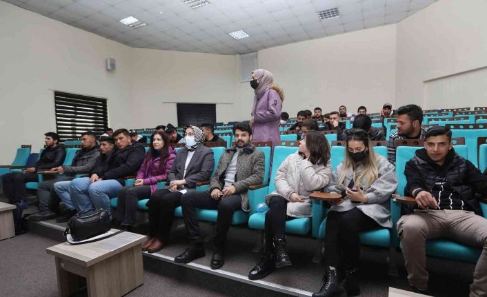 Van Büyükşehir Belediyesi öğrencilere yönelik seminerlerini sürdürüyor