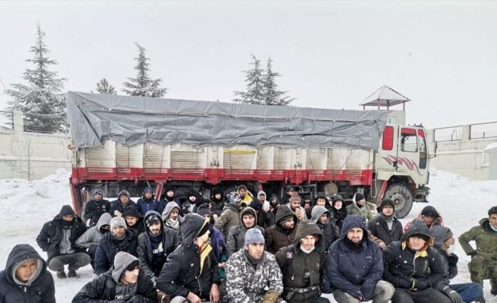 Van’da 62 düzensiz göçmen yakalandı