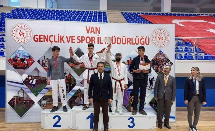 350 taekwandocunun katıldığı müsabaka sona erdi