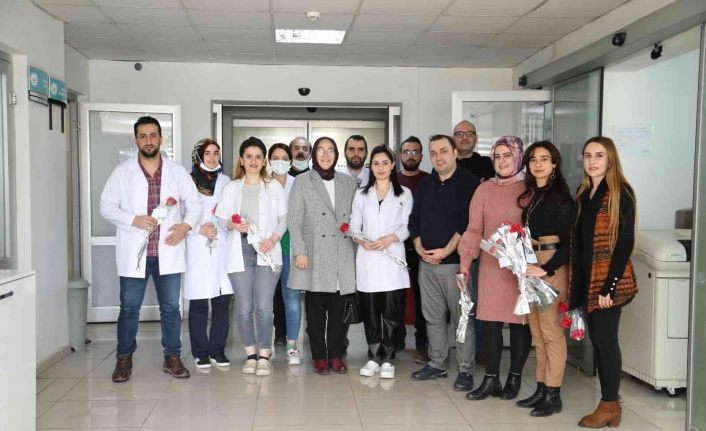 Van Büyükşehir Belediyesi sağlık çalışanlarının bayramını kutladı