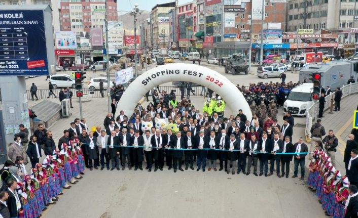 Van’da ‘alışveriş festivali’ renkli görüntülerle başladı