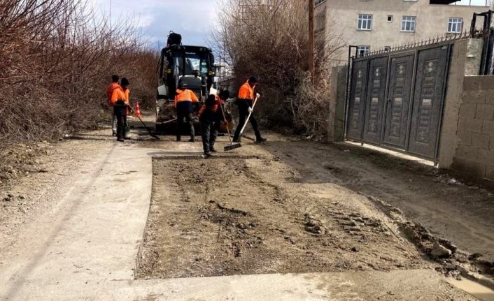 Van’da yol onarım çalışması