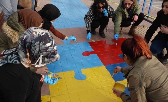 Erciş’te öğrencilerden otizme dikkat çeken etkinlik