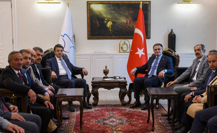 AK PARTİ İL teşkilatından  vali ozan balcı'ya hoşgeldin ziyareti...