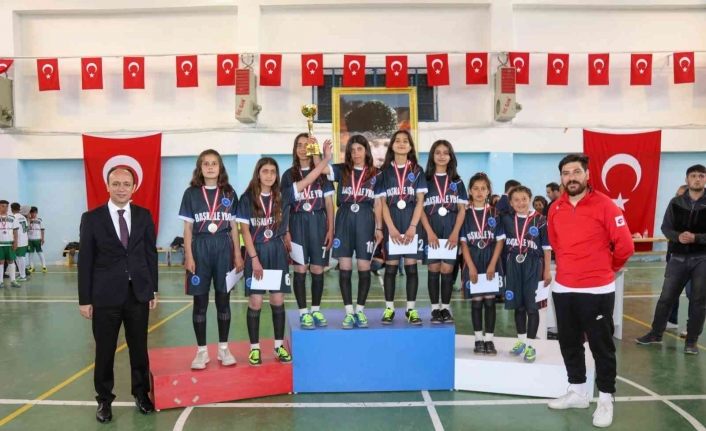 Başkale’de ‘Ortaokullar Arası Futsal Turnuvası’ tamamlandı