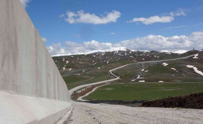 İran sınırına duvar örme çalışmaları başladı