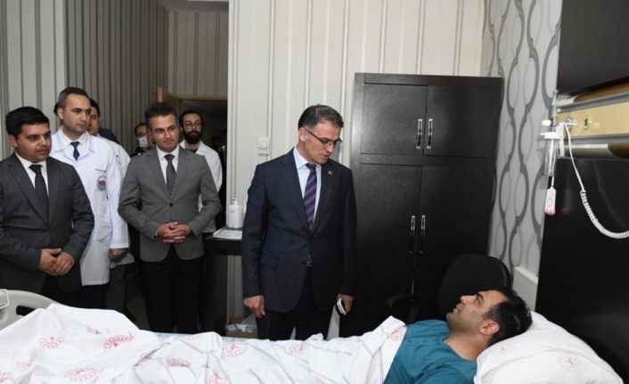 Vali Balcı’dan yaralı vali yardımcısına ziyaret