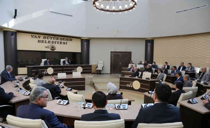 Vali Bilmez, büyükşehir belediyesi personeline veda etti