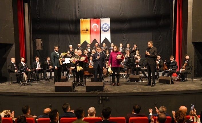 Van Büyükşehir Belediyesinin musiki konseri yoğun ilgi gördü