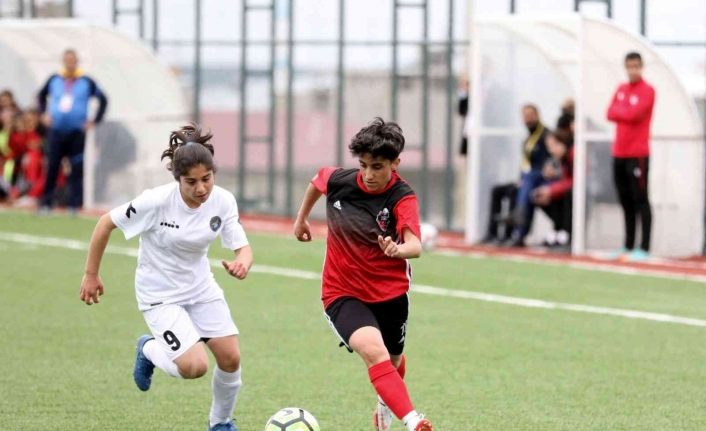 Van Büyükşehir Kadın Futbol takımı namağlup şampiyonluğunu ilan etti