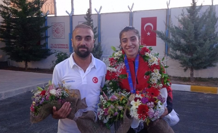 Dünya şampiyonu Vanlı Nevin İnce coşkuyla karşılandı