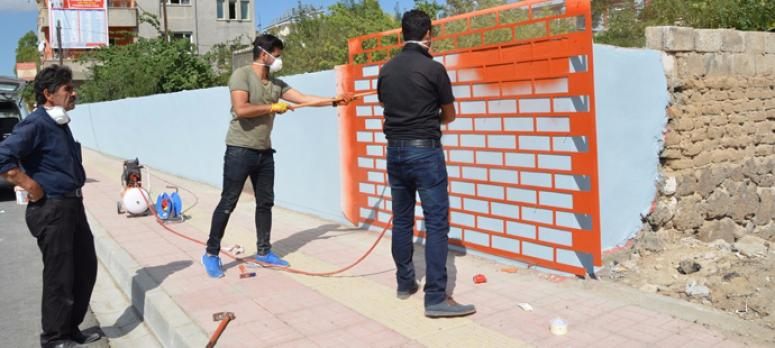 Erciş Belediyesi Vanyolu Caddesini güzelleştirmeye devam ediyor