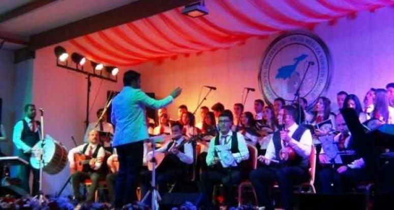 Erciş Halk Müziği Korusu izleyicileri büyüledi