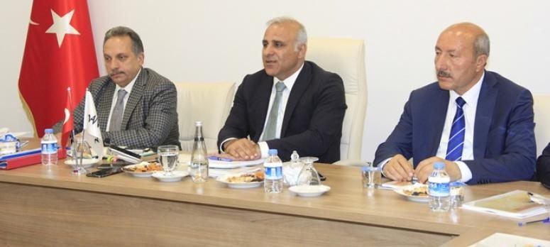 Vali ve Büyükşehir Başkan Vekili Zorluoğlu, daire başkanları ile bir araya geldi