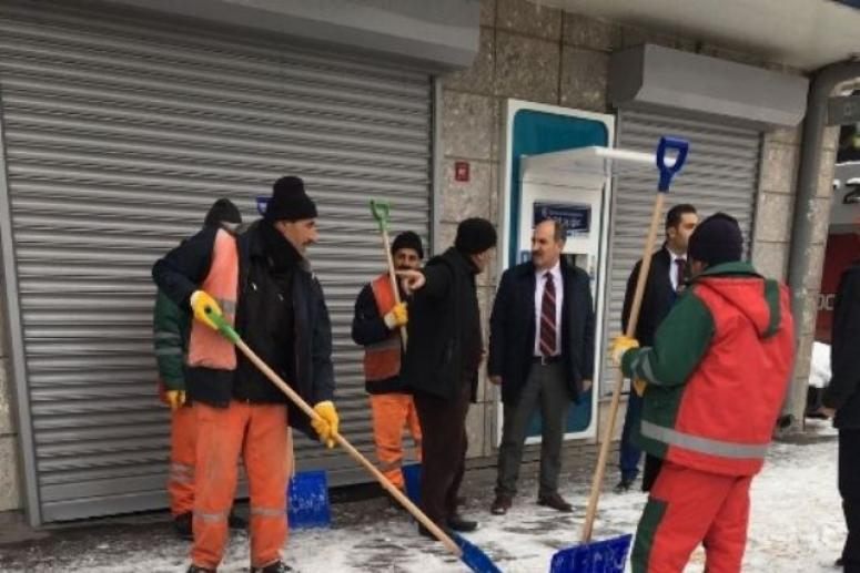 Van Büyükşehir Belediyesinden kar seferberliği