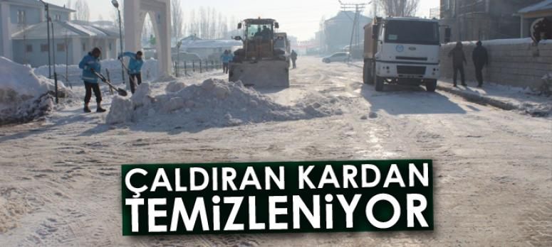 Çaldıran kardan temizleniyor