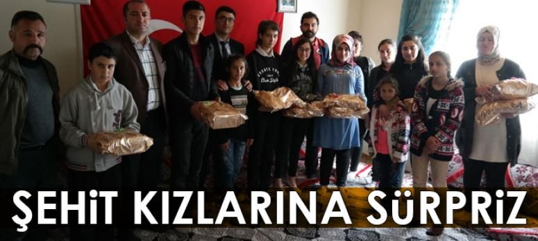 Lise öğretmenleri ve öğrencilerinden şehit kızlarına doğum günü sürprizi