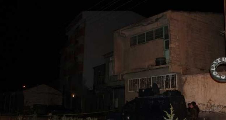 AK Parti Muradiye İlçe Binasına Bombalı Saldırı Yapıldı