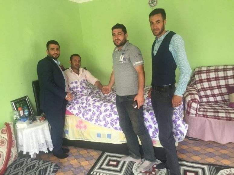 AK Partili gençlerden hasta ziyaretleri