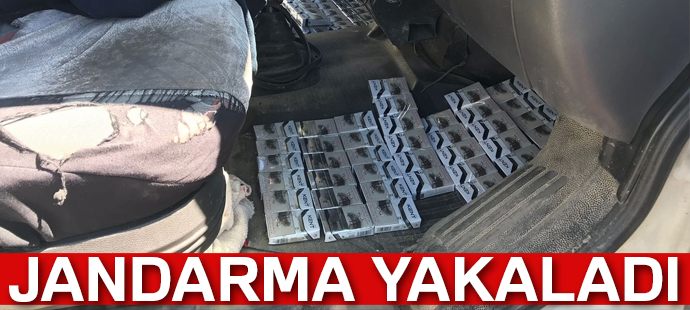 Jandarma, bir minibüste 3 bin 220 paket kaçak sigara ele geçirdi