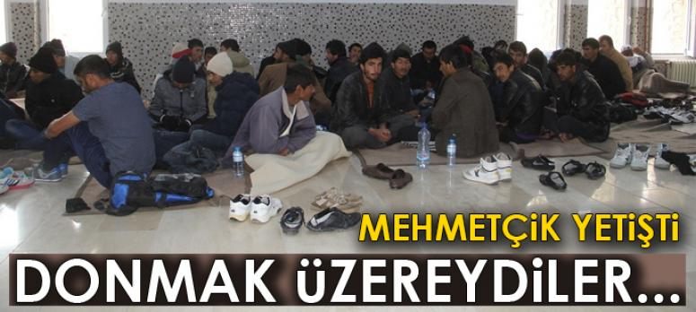 Donma tehlikesi yaşayan kaçakları Mehmetçik kurtardı